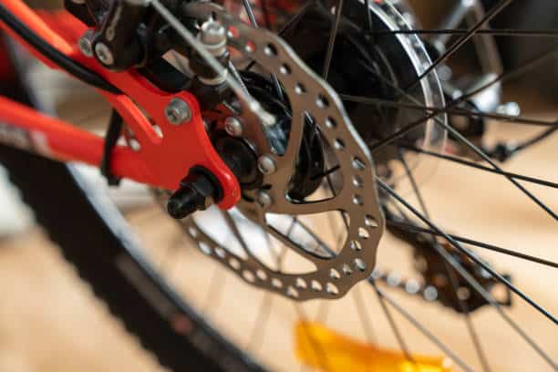 close up shot of the hydraulic discs brake on an e-bike